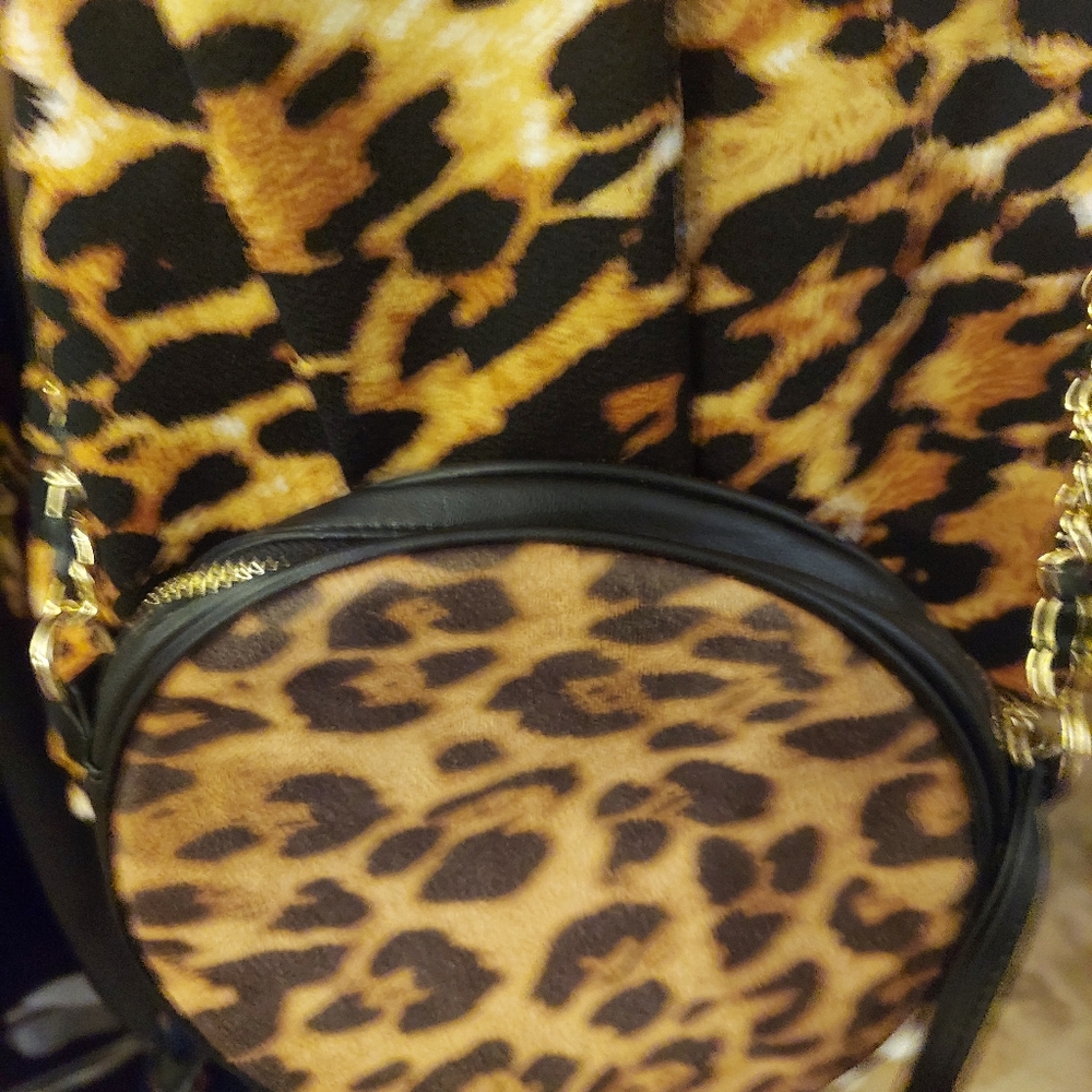 LEOPARD PRINT OFF THE SHOULDER TOP - Picture 8 of 12